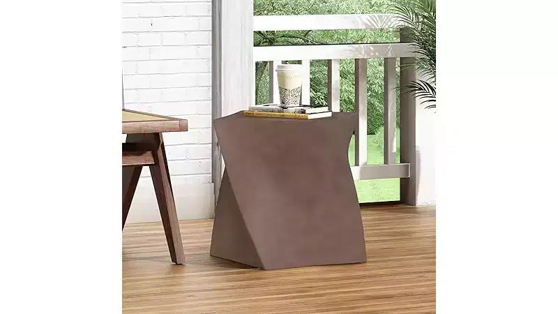 Table d'appoint d'extérieur en béton – Design de cube torsadé moderne