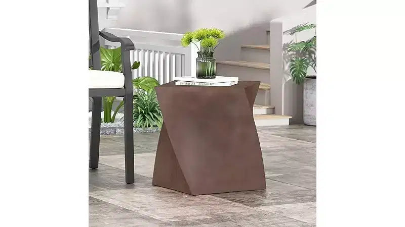 Table d'appoint d'extérieur en béton – Design de cube torsadé moderne