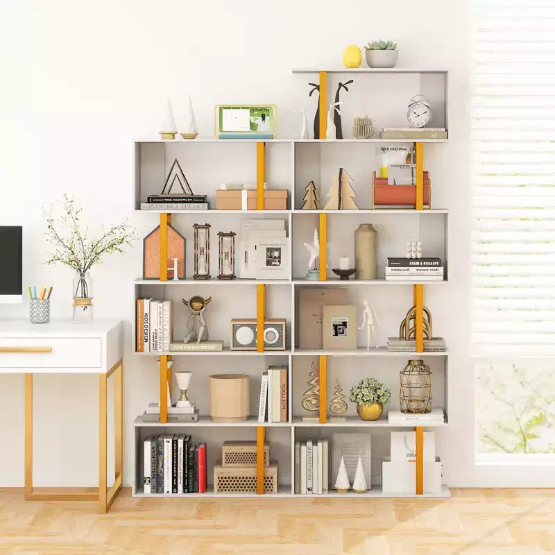 Bibliothèque géométrique en S à 5 niveaux avec cadre en métal doré