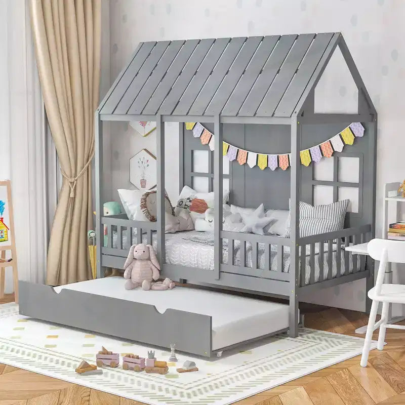 Lit cabane jumeau avec lit gigogne, décoration clôture, fenêtres en bois, toit haut, gris